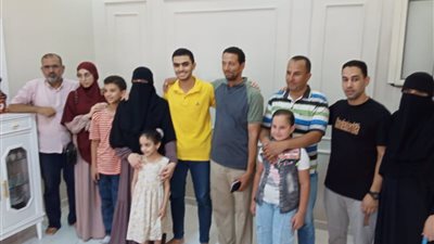 حفيد الشيخ محمود شلتوت الأول على الثانوية الأزهرية يتلو القرآن فرحًا بتفوقه (فيديو)