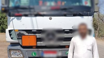 ضبط قائدى سيارتين سارا عكس الاتجاه بالطريق الدولى فى كفر الشيخ