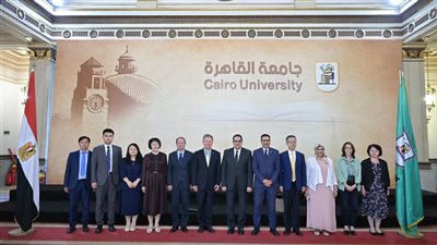 رئيس جامعة القاهرة يستقبل وفد الجمعية الصينية للتعليم العالي لبحث التعاون الأكاديمي 