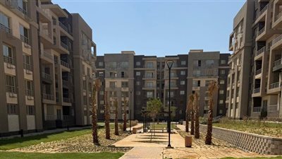 وزير الإسكان يتابع سير العمل بالمشروعات واستعدادات تسليم وحدات 