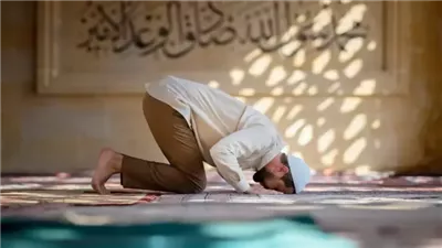 تفسير حلم الصلاة في الشارع وعلاقته بتحقيق مكاسب مادية 