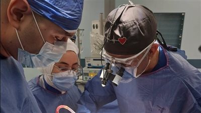 مستشفى جامعة القناة ينجح في إجراء جراحة لاستئصال جزء من القصبة الهوائية وإعادة توصيلها