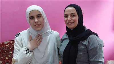 حبيبة هاشم الثالثة بالثانوية الازهرية أدبي: دعم أمي سبب تفوقي وسألتحق بكلية اللغات والترجمة (فيديو وصور)