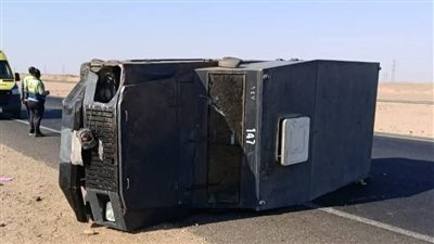 إصابة 10 أشخاص في حادثي تصادم وانقلاب بطريقي أسوان والفيوم الصحراويين