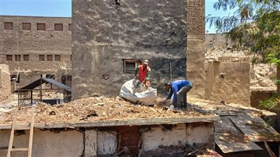 القاهرة تبدأ حملات لتنظيف أسطح شارع المعز (صور)