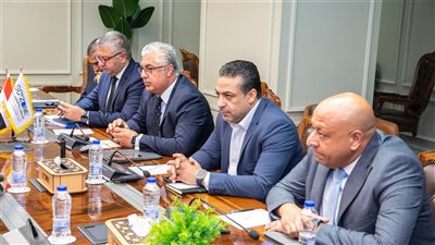 رئيس اقتصادية قناة السويس يستقبل وفدًا تجاريًا صينيًا رفيع المستوى من عدة مقاطعات