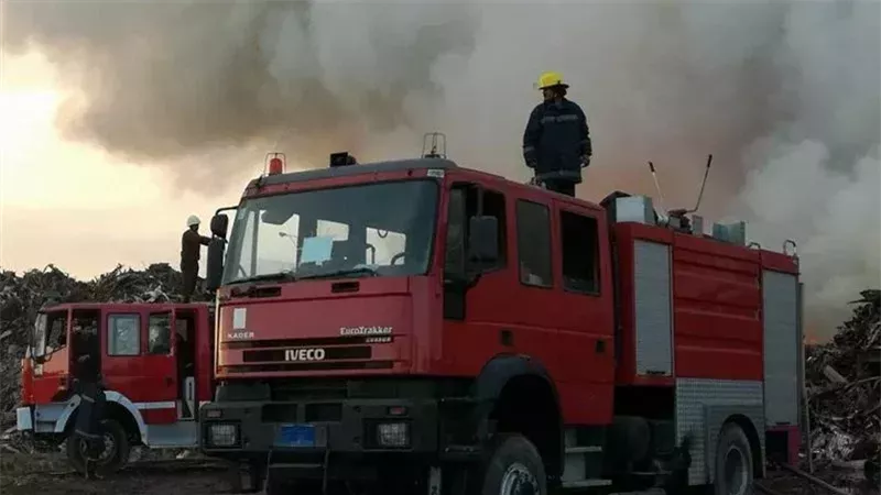 إخماد حريق بمطعم