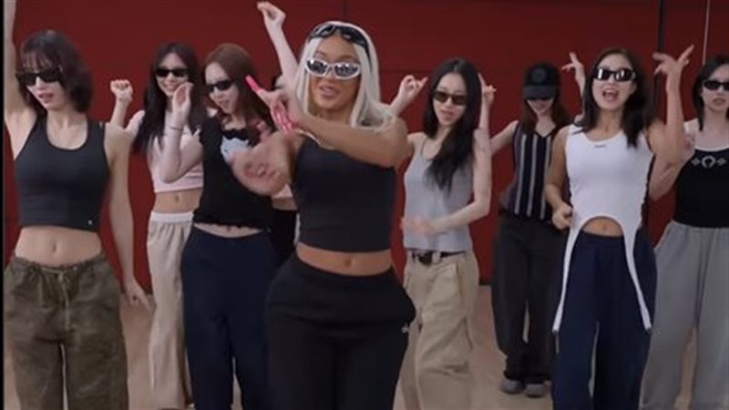 فرقة Twice ومغنية