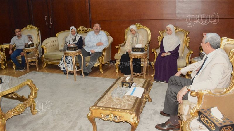 محافظ الغربية يستقبل