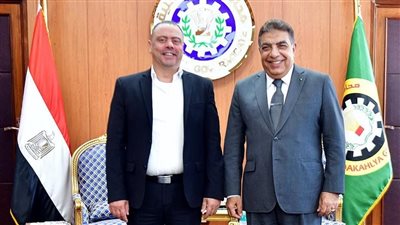 محافظ الدقهلية يستقبل رئيس المخابرات العامة لمنطقة شرق الدلتا بمكتبه