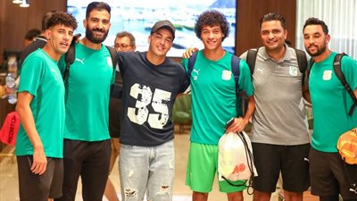 نجم المصري السابق يزور بعثة الفريق في تونس (صور)