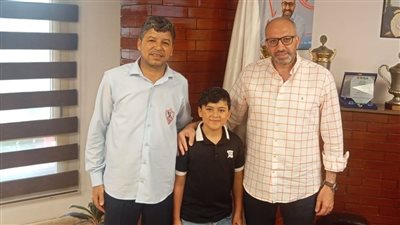 بعد حديث الرمادي عنه، الزمالك يستقبل الطفل أحمد إبراهيم ويمنحه كارنيه دخول النادي 