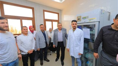رئيس جامعة كفر الشيخ يتفقد معامل كلية الطب لمتابعة كفاءة الخدمات 