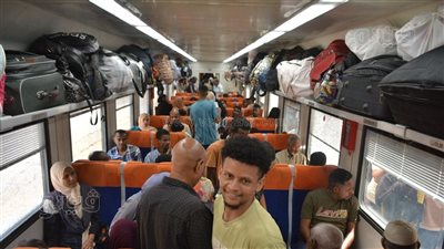 سودانيون في محطة رمسيس يحزمون أمتعتهم استعدادًا للعودة إلى وطنهم (فيديو وصور) 