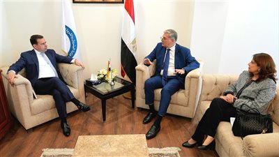 وزير البترول يبحث مع شل خطط توسيع مشروعاتها في مجال الغاز الطبيعي بمصر