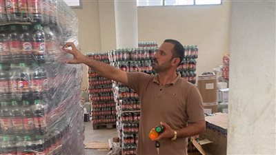 ضبط 12 ألف زجاجة مشروب غازي ومبيدات ومخصبات زراعية مجهولة المصدر بجمصة