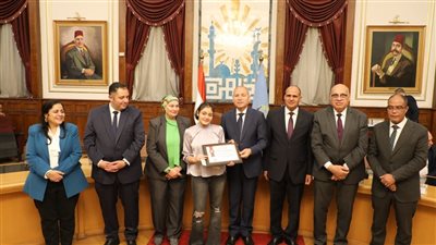 بعد تصدر المحافظة القائمة، محافظ القاهرة يكرم أوائل الثانوية العامة (صور) 