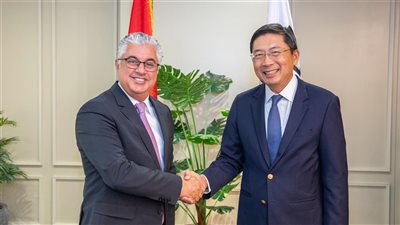 رئيس اقتصادية قناة السويس يستقبل سفير سنغافورة للتعرف على الفرص الاستثمارية (صور)