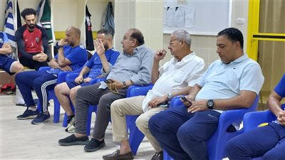 محسن صلاح وعادل فتحي يحفزان لاعبي المقاولون قبل بداية الدوري