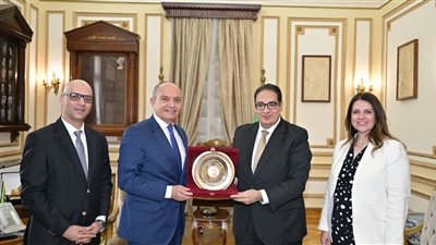 رئيس جامعة القاهرة خلال استقباله سفير الأردن: نضع كل إمكاناتنا في خدمة الطلاب الوافدين