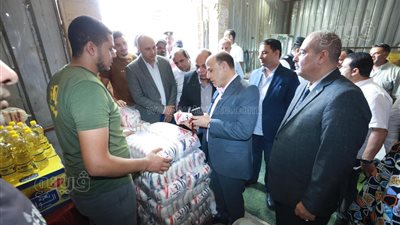 محافظ كفر الشيخ يتفقد سوق «اليوم الواحد» بمطوبس 