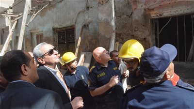 محافظ الغربية ومدير الأمن يتفقدان موقع انهيار منزل بطنطا (فيديو)