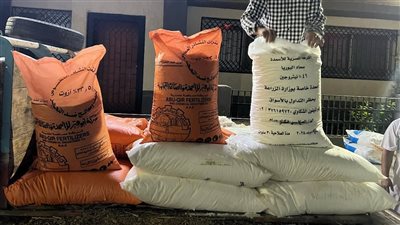 ضبط سيارة محملة سماد ومخصبات زراعية قبل طرحها في السوق السوداء بالفيوم
