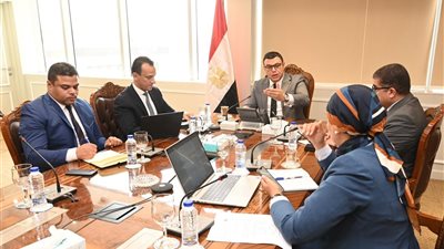 وزير الإسكان يتابع موقف الاستراتيجية الوطنية للعمران الأخضر والمستدام
