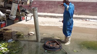 مياه القناة: تكثيف أعمال تطهير شبكات الصرف الصحي بمساكن مبارك