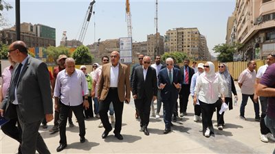 محافظ القاهرة ومستشار رئيس الجمهورية يتفقدان تطوير حديقة الأزبكية 
