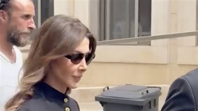 نانسي عجرم تقدم واجب العزاء للفنانة فيروز في زياد الرحباني