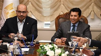 وزير الرياضة يهنئ ياسر إدريس بتوليه نائب رئيس الاتحاد الدولي للألعاب المائية