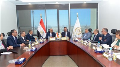 وزير التموين يبحث مع جهاز تنمية المشروعات تطوير منافذ تجارة التجزئة