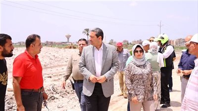 محافظ دمياط يتابع أعمال رصف طريق كفر سليمان ضمن مشروع 