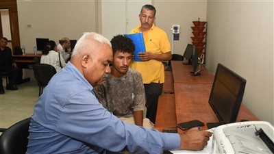 1000 طالب يسجلون رغباتهم بمعامل التنسيق الإلكتروني بجامعة عين شمس