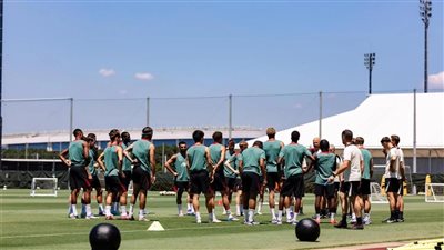 حارس ليفربول يغادر معسكر الفريق في طوكيو قبل مواجهة يوكوهاما