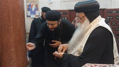 مطران دشنا يترأس صلوات رفع بخور عشية بكنيسة الشهيد العظيم أبو سيفين (صور)