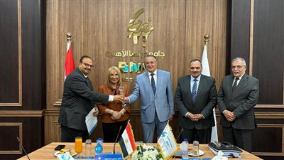 رئيس مجلس أمناء جامعة بنها الأهلية يكرم مديرى البرامج وأمين عام الجامعة السابقين