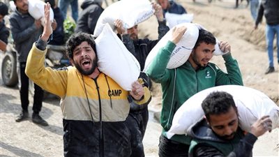 الموت في أكياس الدقيق.. الاحتلال الإسرائيلي يخبئ 