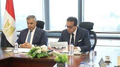 خالد عبد الغفار يتابع تنفيذ مشروع إنشاء شبكة رعاية صحية بالإسكندرية 