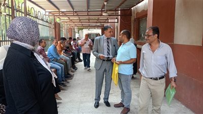 مدير تعليم الجيزة يتفقد خدمة الشباك الواحد ويوجه بسرعة إنجاز مصالح أولياء الأمور