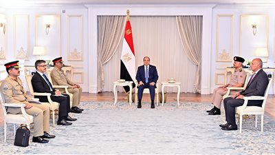 السيسي يستقبل رئيس الأركان الباكستاني ويشيد بتطور العلاقات الثنائية 