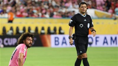 بعد تجربتها بكأس العالم، فيفا يوافق على تزويد الحكام بكاميرات صغيرة مثبتة على أجسادهم