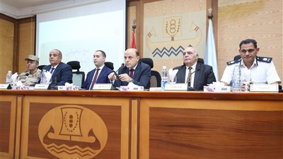 محافظ كفر الشيخ يعقد اجتماعًا موسعًا لمناقشة الاستعدادات لانتخابات مجلس الشيوخ 2025