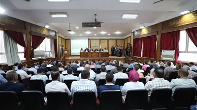 محافظ كفر الشيخ يناقش ملف المنشآت الآيلة للسقوط