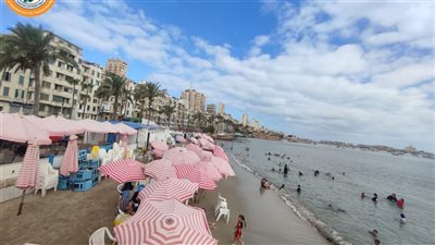 رفع الرايات الحمراء بشواطئ غرب الإسكندرية 