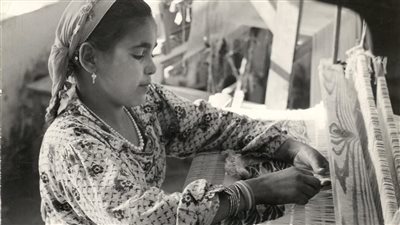 وزير الثقافة ينعى فاطمة عوض إحدى رائدات فن النسيج 