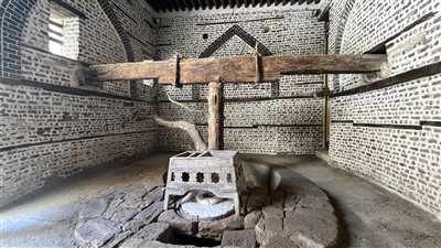 طاحونة أبو شاهين في رشيد، معلم أثري يروي حكايات طحن الحبوب في زمن الدواب (فيديو وصور)