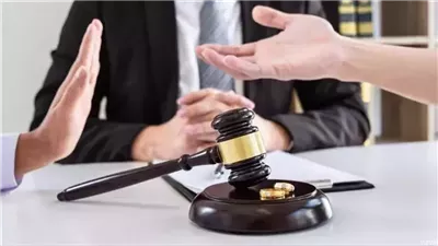 موظفة أمام قاضي الأسرة: زوجي استولى على ميراث والدي وتزوج به 