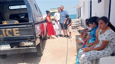 حصل له عطل مفاجئ، إنقاذ 40 سائحا على متن مركب سياحي في الغردقة (صور)